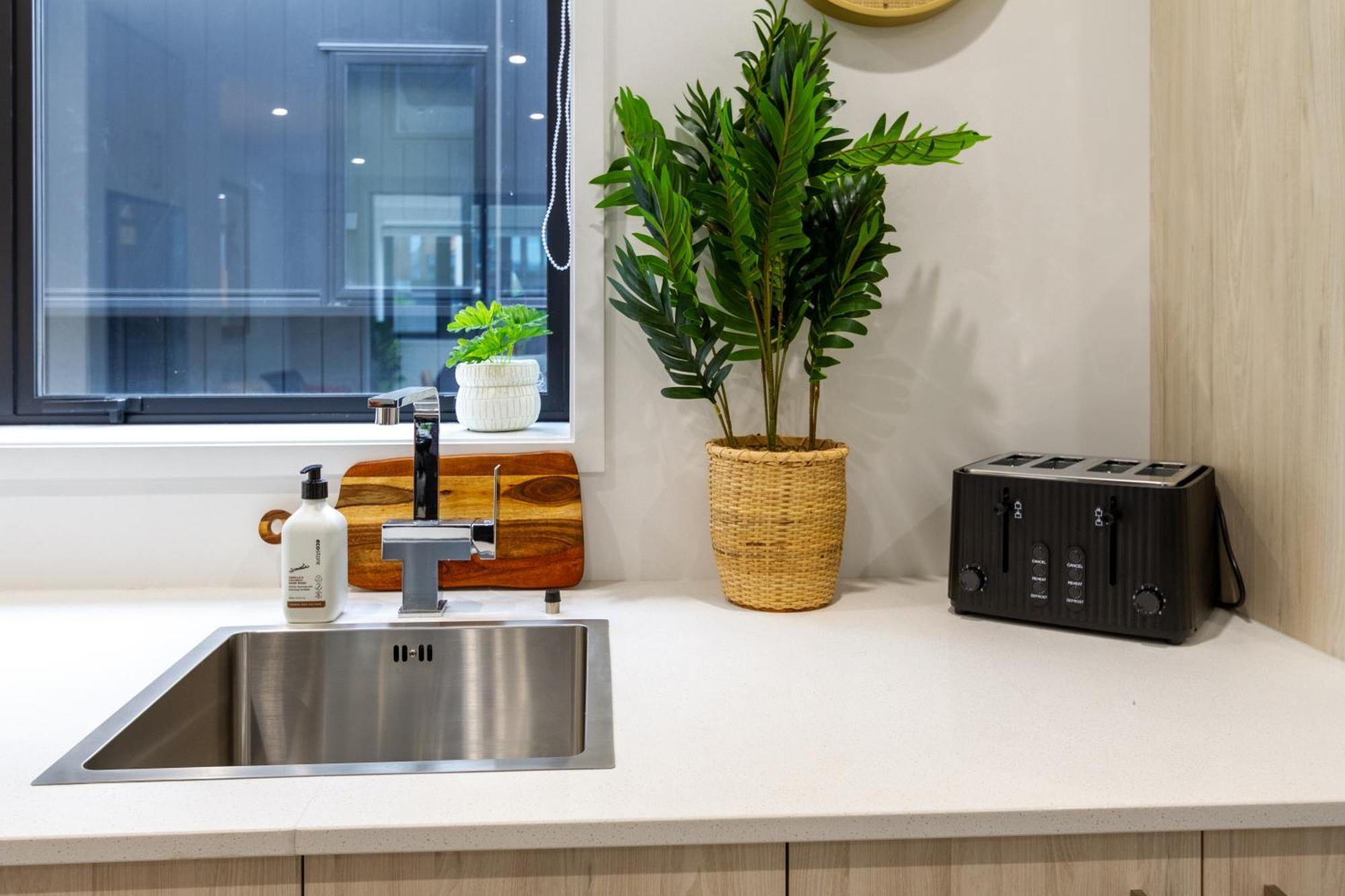 Modern City Lifestyle: 2 Bedroom 1 Bath Christchurch Buitenkant foto